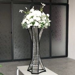 ZT-538B  Latest triangle design black flower stand with crystal Prisms for wedding centerpieces