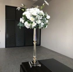 Saixin custom wedding event decoration gold centerpiece crystal pillar flower stands