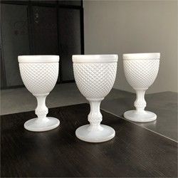 Hot Sale elegant Diamond Design Thick  White Wine Glasses For Wedding Event